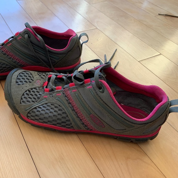 Keen Runners (most similar to the Women's Mosey Derby Shoe) - Picture 3 of 5